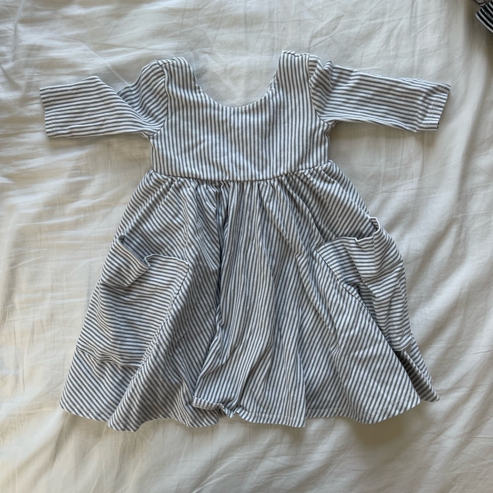 Remi Girl Size 2 girls pocket dress